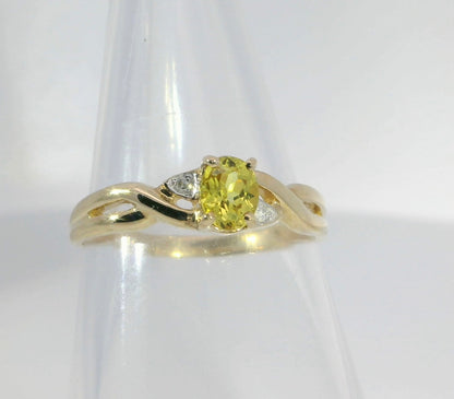 Beautiful Sapphire & Diamond 9ct Gold Ring. M91937