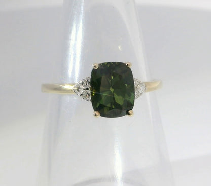 Beautiful Green Sapphire & Diamond 9ct Gold Ring. M91953