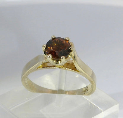 9ct Gold Ring set with an Australian Zircon. M91993