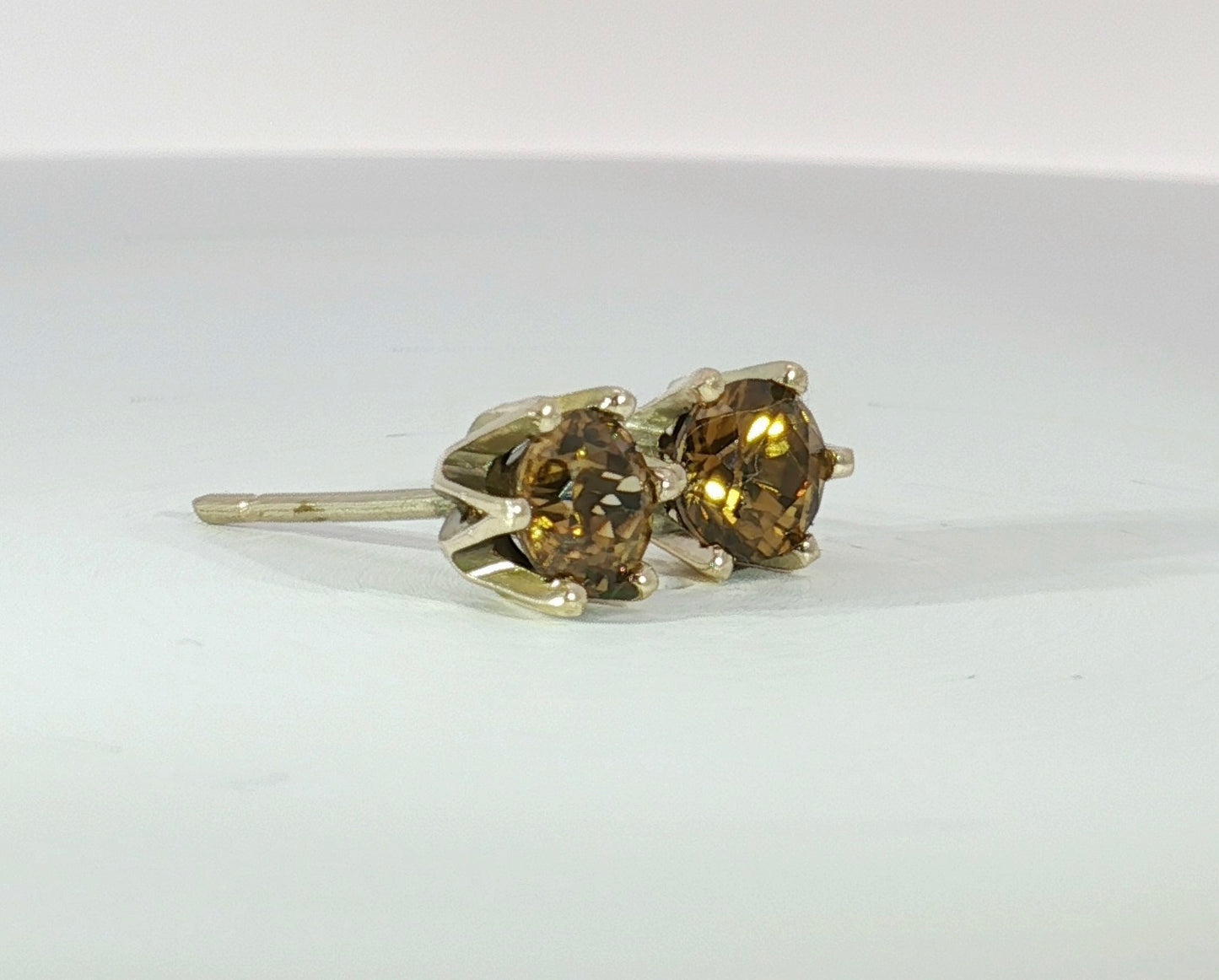 9ct Gold Earring Studs set with Australian Zircons. M92167
