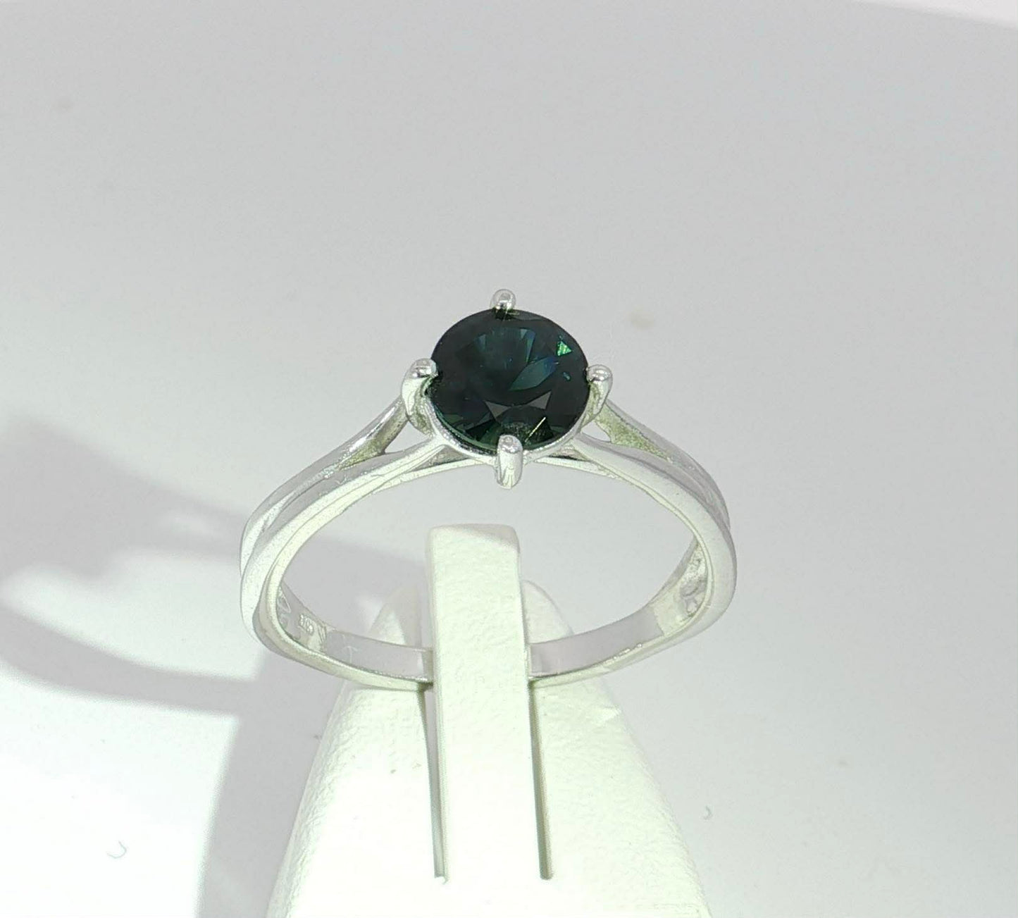 Radiant Sapphire 9ct White Gold Ring. M92208