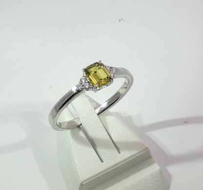 A 9ct White Gold ring featuring a Yellow Sapphire and Diamonds. M92269
