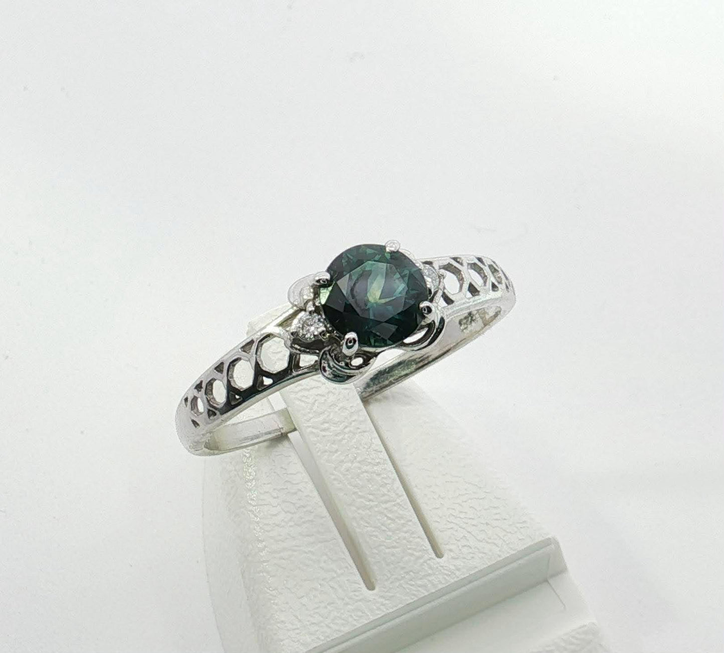 Sapphire & Diamond 9ct White Ring. M92285