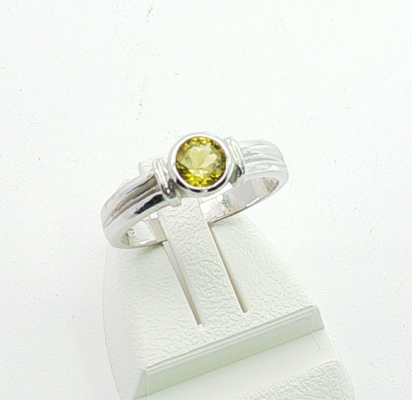 Bright Yellow Green Parti Sapphire 9ct White Gold Ring. M92290