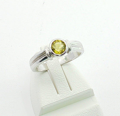 Bright Yellow Green Parti Sapphire 9ct White Gold Ring. M92290