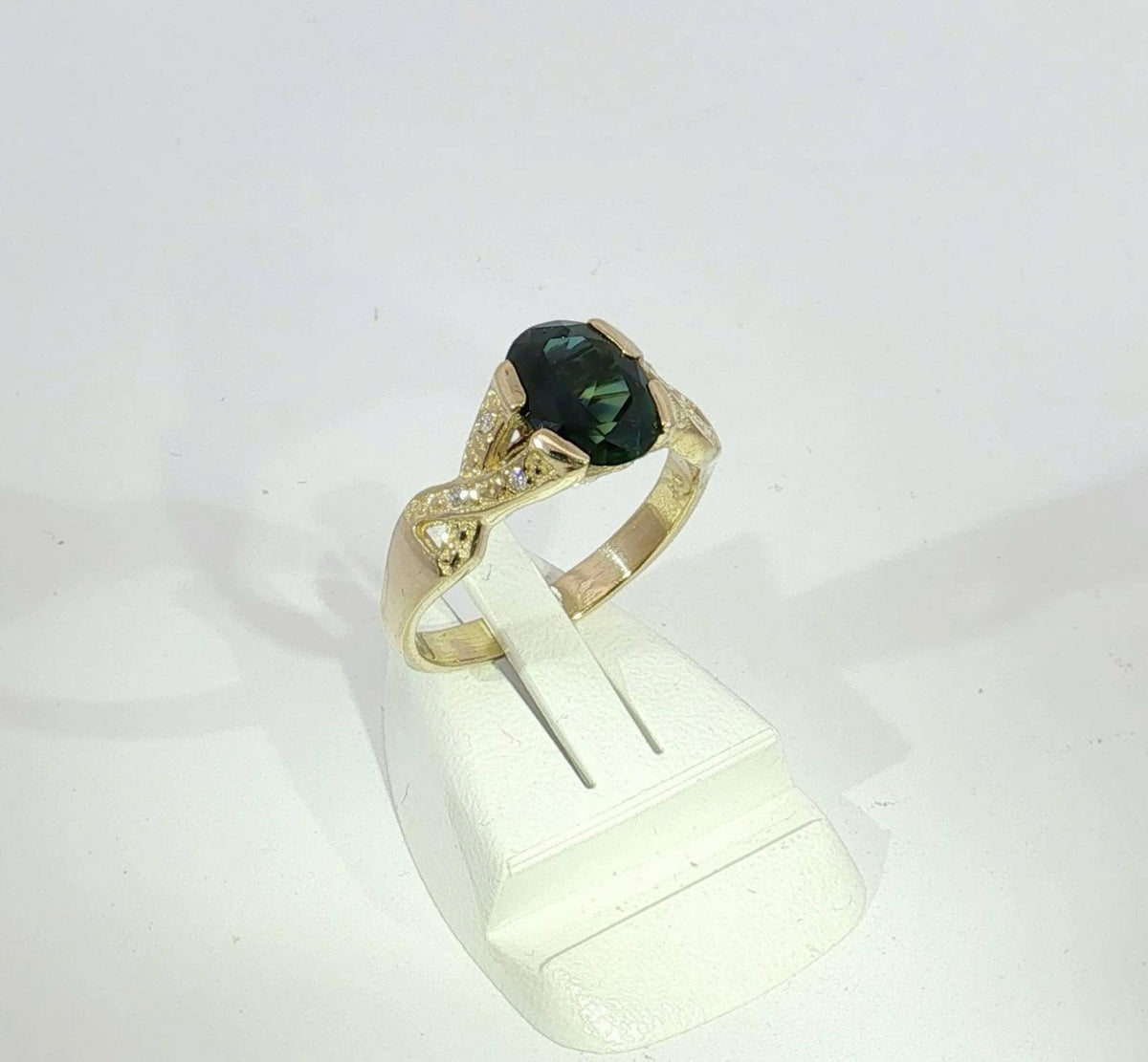 Stunning Parti Sapphire & Diamond 9ct Gold Ring. M92311