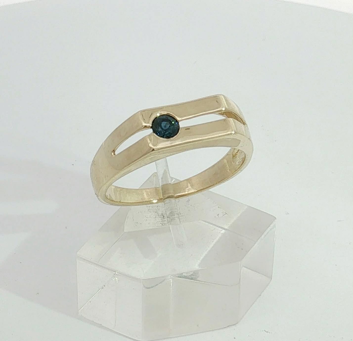 Yellow Gold Split Band Ring with Blue Sapphire Gents Ring. M92340