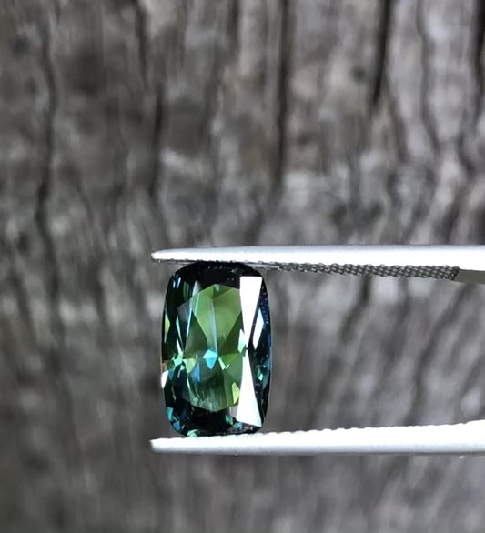 Superb Teal Yellow Blue Parti Australian Sapphire. M1040