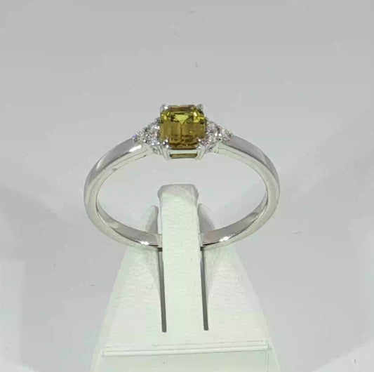 A 9ct White Gold ring featuring a Yellow Sapphire and Diamonds. M92269