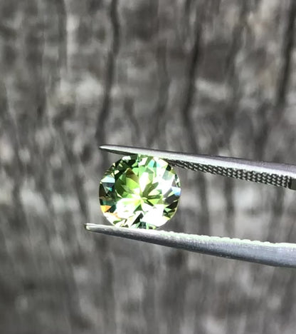 Exquisite Green Yellow Blue Parti Sapphire. M1236