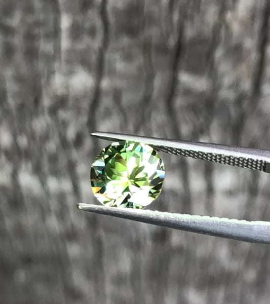 Exquisite Green Yellow Blue Parti Sapphire. M1236