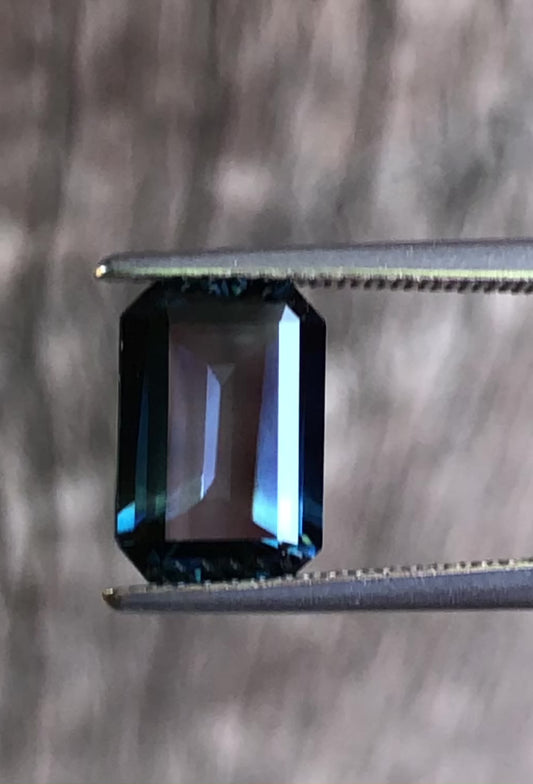 Vibrant Blue Yellow Parti Sapphire. M1202