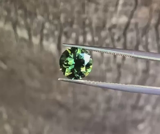 Amazing Forest Green Sapphire. M1260
