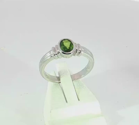 Green Sapphire set in a 9ct White Gold Ring. M92289