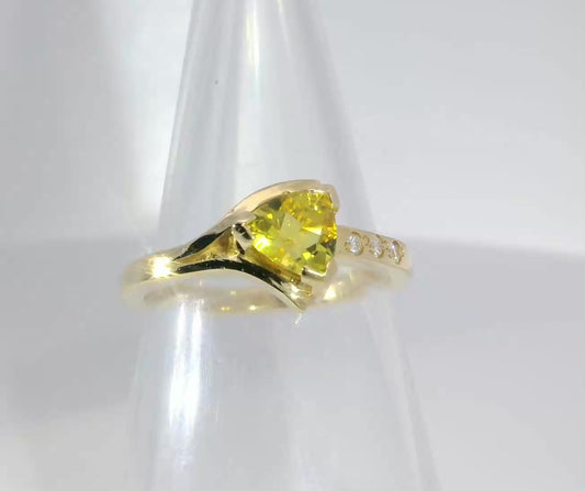 Gorgeous Yellow Sapphire & Diamond 18ct Gold Ring. M18213
