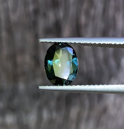 Stunning Blue Yellow Parti Australian Sapphire. M950