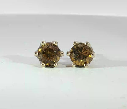 9ct Gold Earring Studs set with Australian Zircons. M92167
