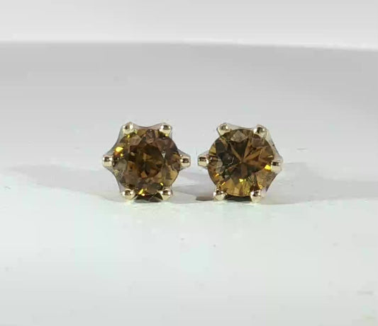 9ct Gold Earring Studs set with Australian Zircons. M92167