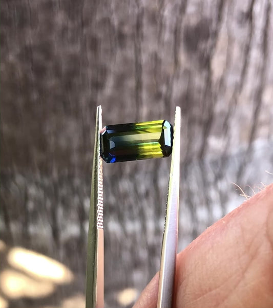 Magnificent Blue Yellow Split Australian Sapphire. Code – M1010