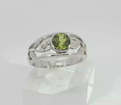 Vibrant Green Sapphire 9ct White Gold Ring. M91638