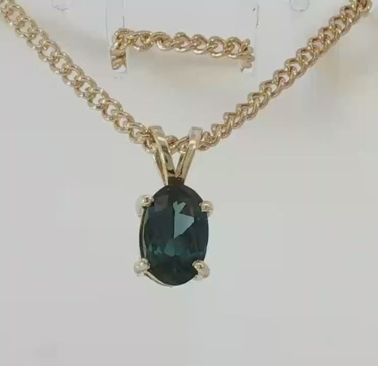 Beautiful Blue Sapphire 9ct Gold Pendant. M92260