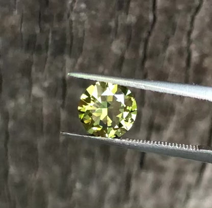 Gorgeous Green Sapphire. M1221