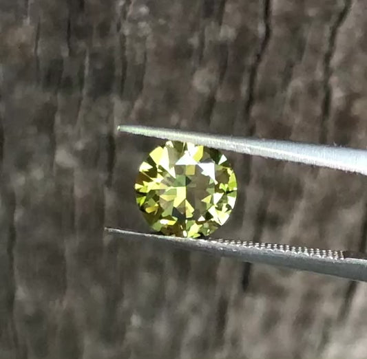 Gorgeous Green Sapphire. M1221