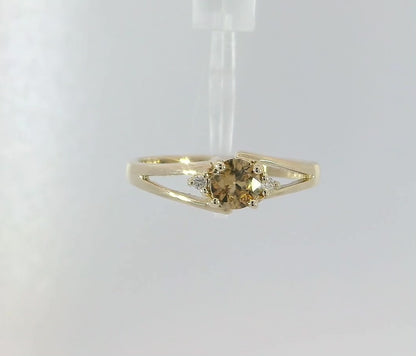Elegant 9ct Gold Ring with Australian Zircon. M91766
