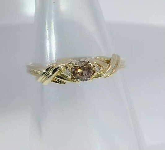 A 9ct gold ring featuring Diamonds and an Australian Zircon. M91966