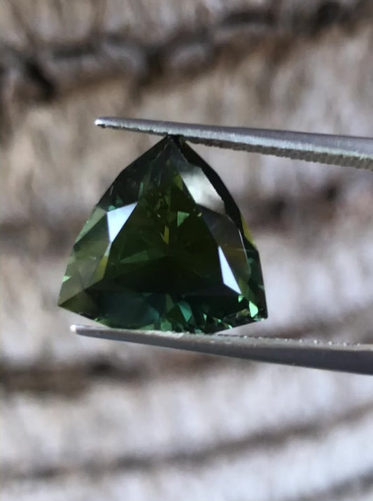 Superb Green Yellow Parti Sapphire. M728