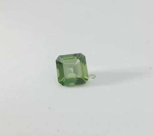 Bright Green Sapphire. M1169
