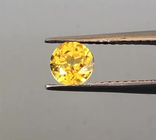 Golden Yellow Sapphire. M1129