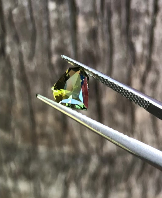 Bright Green Yellow Parti Sapphire. M972