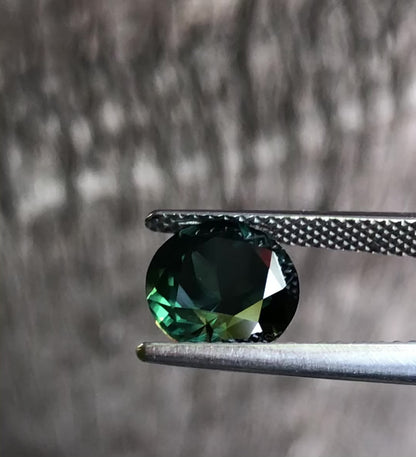 Gorgeous Parti colour Sapphire. M1204