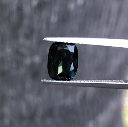 Gorgeous Blue Yellow Parti Australian Sapphire. M1053