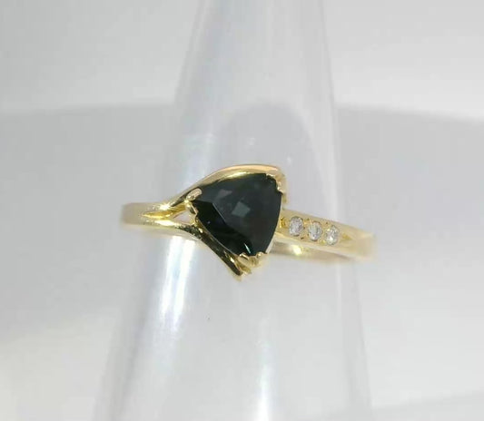 Blue Sapphire & Diamond 18ct Gold Ring. M18079