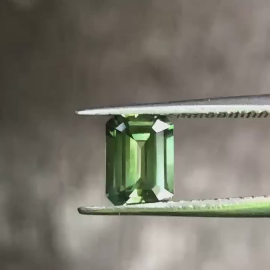 Bright Green Sapphire. M1309