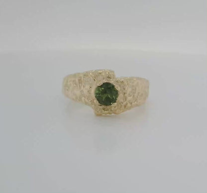 9ct Gold Ring set with Stunning Green Sapphire. M2117