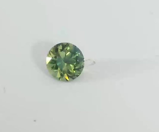 Beautiful Parti Colour Sapphire. M1127