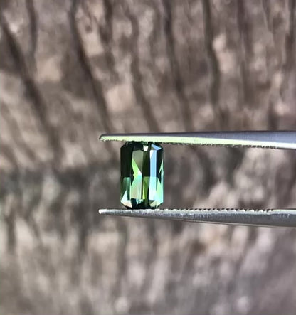 Gorgeous Grass Green Sapphire. M1025