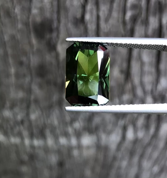 Stunning Green Australian Sapphire. M1044