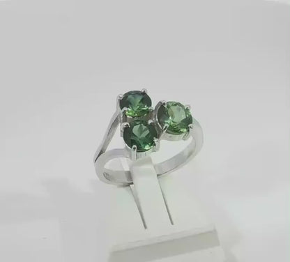 Vibrant Green Yellow Parti Sapphire 9ct White Gold Ring. M92213