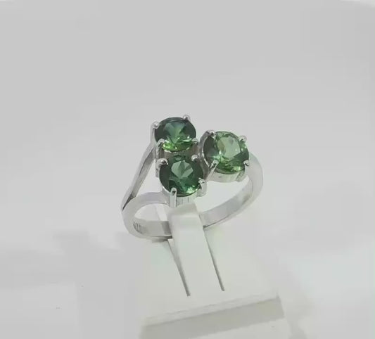 Vibrant Green Yellow Parti Sapphire 9ct White Gold Ring. M92213