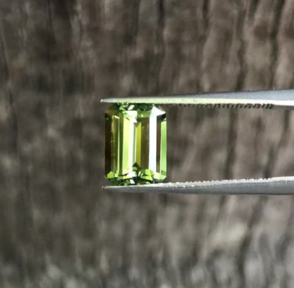 Bright Green Sapphire. M1224