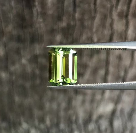 Bright Green Sapphire. M1224