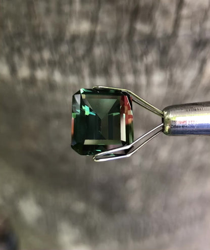 Bright Green Blue Sapphire. M1247