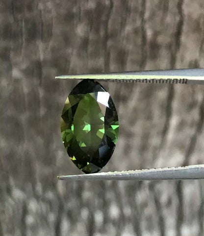 Gorgeous Green Sapphire. M1227
