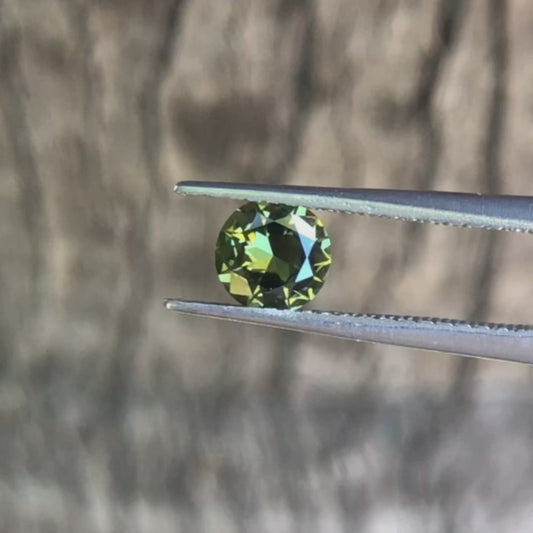 Gorgeous Grass Green Australian Sapphire. M1074