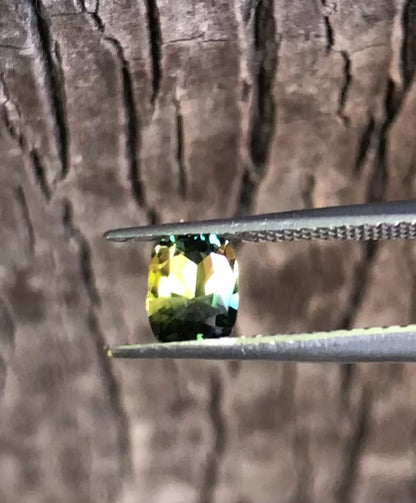 Dazzling Yellow Blue Parti Sapphire. M1196