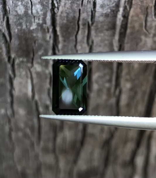 Blue Green Sapphire. M1121